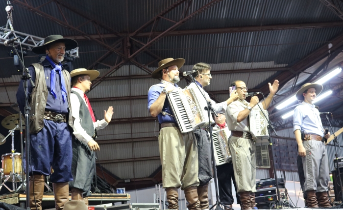 Atrações ítalo-gaúchas movimentaram o Parque de Eventos da Festa da Uva neste sábado